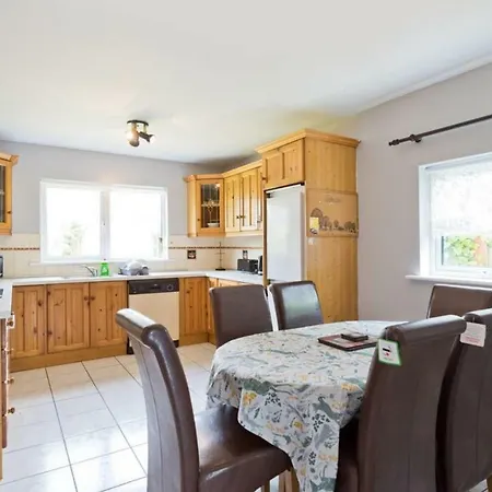 Spacious Modern In Green Space Near * Dublin