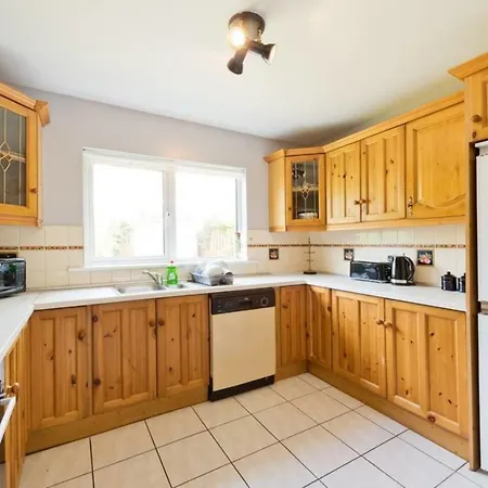 Spacious Modern In Green Space Near Feriehus *