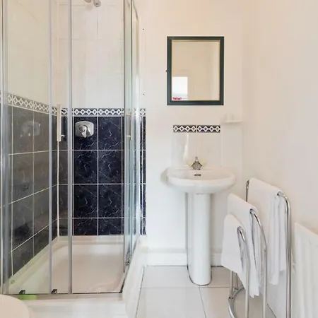 Spacious Modern In Green Space Near Feriehus *